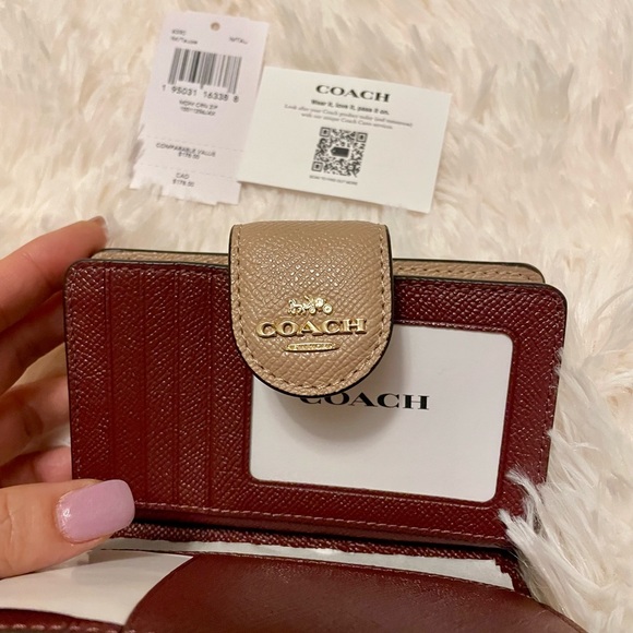 NEW Coach Medium corner zip wallet. - Picture 2 of 7